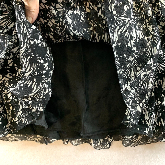 Womens 100% Silk Chiffon Floral Skirt Sz 4P Black Tiered Ruffle Feminine Flowy - Picture 3 of 12